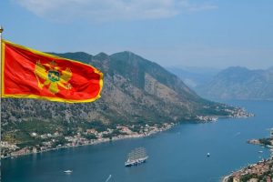 "OVO JE JEZIVO, MAJKE MI" Snimak "pakla" sa crnogorske plaže ostavio ljude u šoku