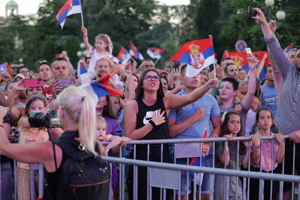 DOMOVINA SE BRANI LEPOTOM: Nekoliko hiljada ljudi dočekalo košarkašice!