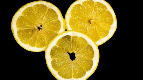 Postoji dobar razlog zašto bi kore limuna trebalo da držite na prozoru: Trik naročito koristan u letnjem periodu