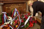 GODIŠNJICA: Pesnikinja položila cveće na grobnicu kneza Mihaila
